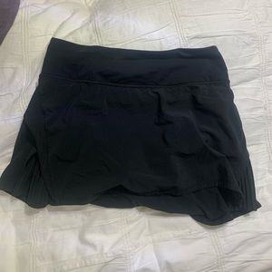 Lululemon Play Off The Pleats Mid-Rise skirt